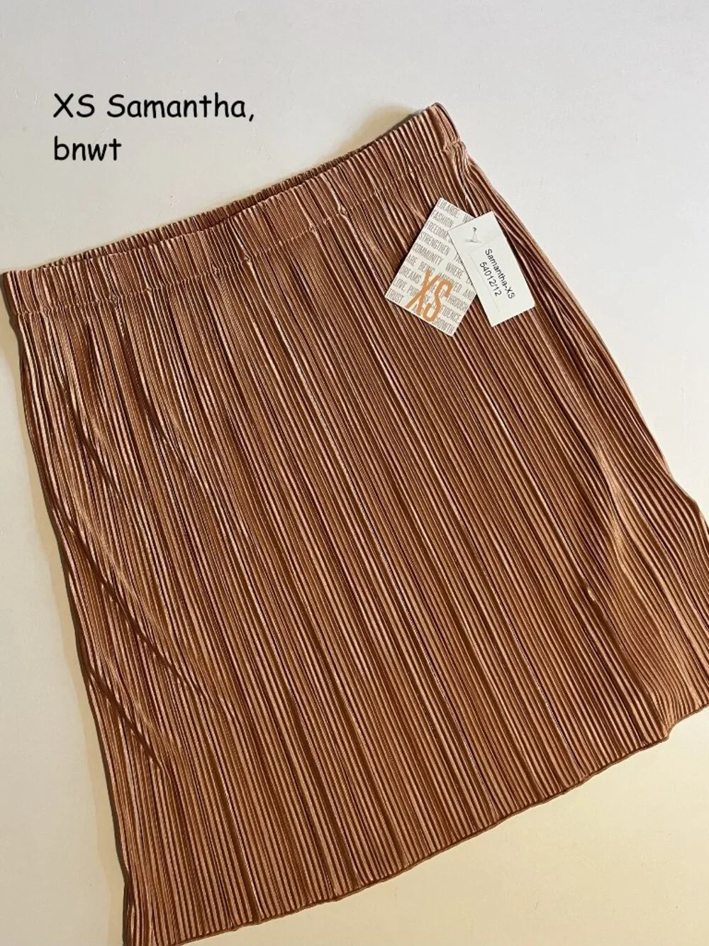 XS Lularoe Samantha plisse skirt, peach
